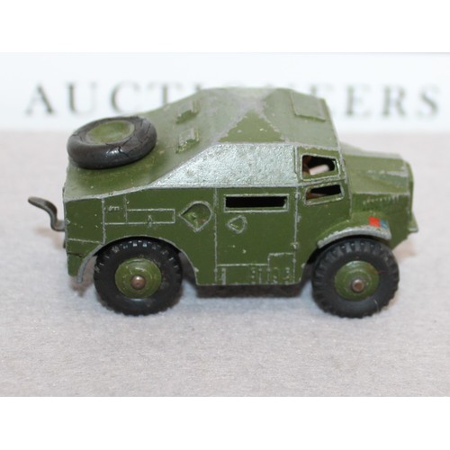 848 - DINKY TOYS Armoured Vehicle ( Field Artillery Tractor) With Trailer & 25 PR Gun