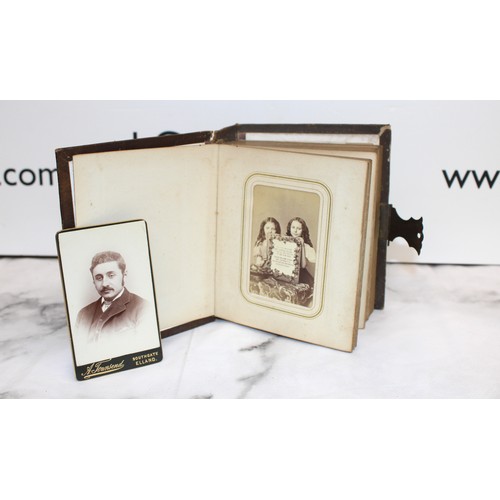 122 - A Collectable Victorian Lockable Family Photo/Post Card Album 15cm x 12cm