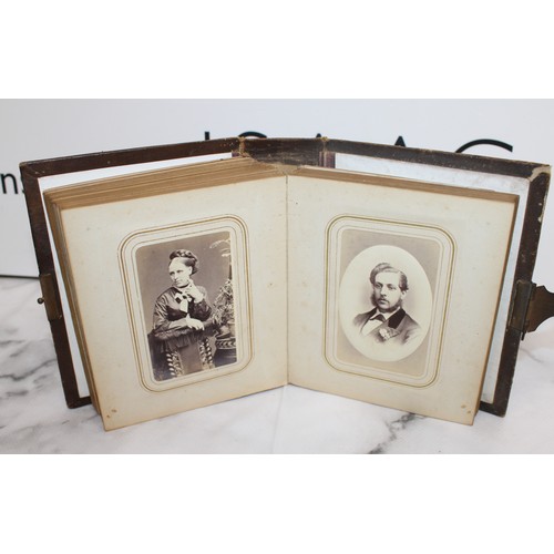 122 - A Collectable Victorian Lockable Family Photo/Post Card Album 15cm x 12cm