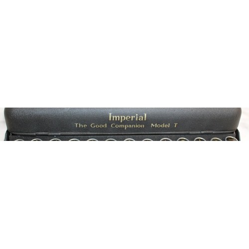 641 - IMPERIAL The Good Companion Model T Made In England Type Writer In Case
Untested