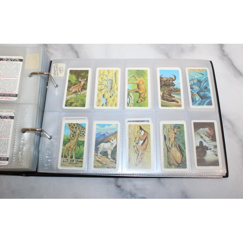 130 - Large Quantity Of Collectable Cigarette Picture Cards Etc 5 x Folders