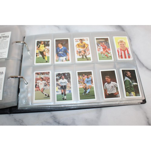 131 - Large Quantity Of Collectable Cigarette Picture Cards Etc 5 x Folders