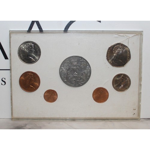 368 - Collector Coin Packs Including Penny Farthing, United Kingdom Collection Of One pound Coins, Great B... 