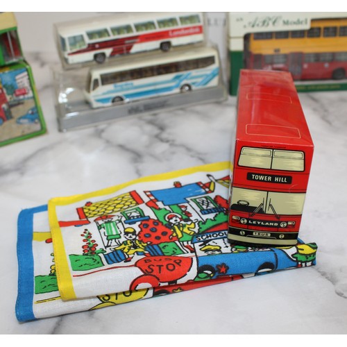 865 - A Selection Of Collectable Boxed Model Busses/Coaches And A Box Containing Two Hankerchiefs And Two ... 