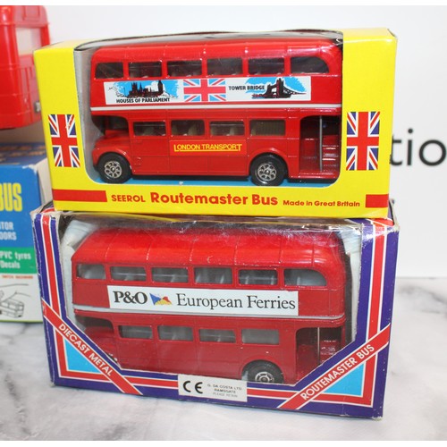 865 - A Selection Of Collectable Boxed Model Busses/Coaches And A Box Containing Two Hankerchiefs And Two ... 