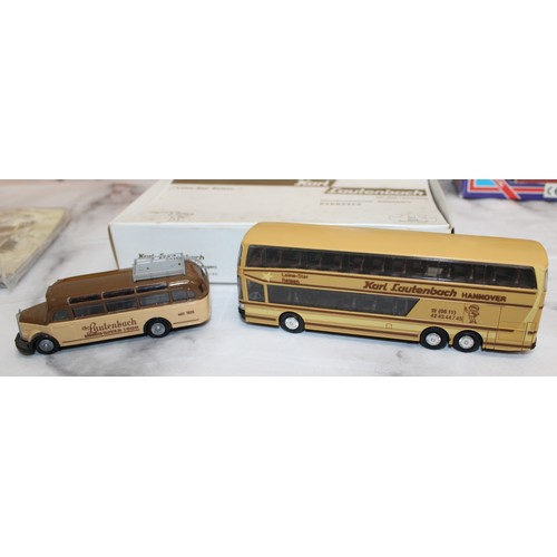 865 - A Selection Of Collectable Boxed Model Busses/Coaches And A Box Containing Two Hankerchiefs And Two ... 