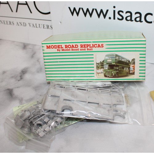 866 - 3 x Collectable Model Bus Kits By Model Road And Rail A Western Precision Castings Kit And A Road Tr... 