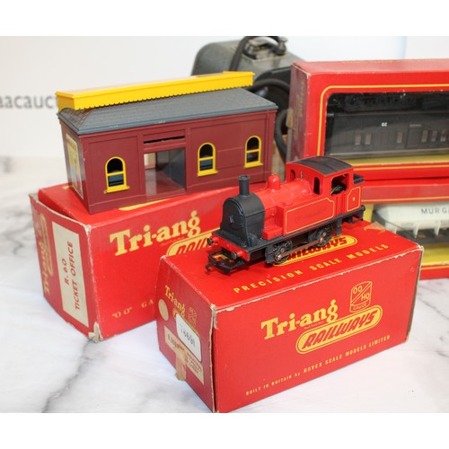 870 - A Selection Of Collectable Tri-ang Railways And Hornby Coaches,Circuit Controller,Power Unit,Engine ... 