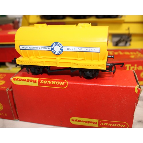 870 - A Selection Of Collectable Tri-ang Railways And Hornby Coaches,Circuit Controller,Power Unit,Engine ... 