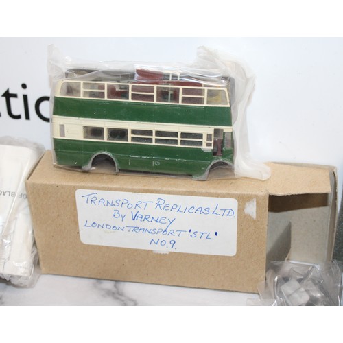 871 - A Selection Of Collectable Model Vehicle Kits