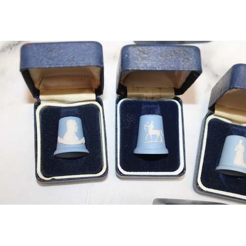 147 - 12 x Boxed Wedgwood Thimbles