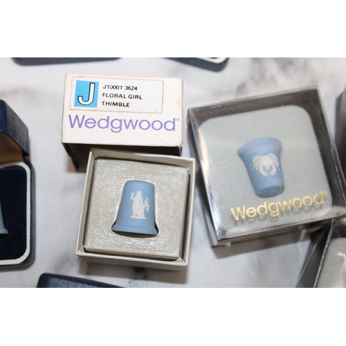 147 - 12 x Boxed Wedgwood Thimbles