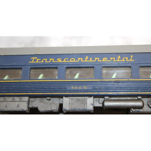 910 - A Collectable Boxed Tri-ang Engine And Carriages (Unboxed)