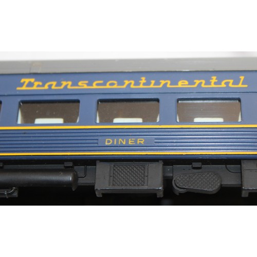 910 - A Collectable Boxed Tri-ang Engine And Carriages (Unboxed)