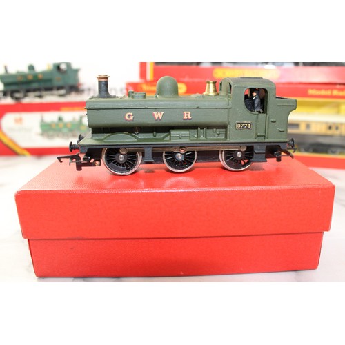 911 - 2 x Collectable Boxed Railway Engines And 4 x Coaches (Two Boxed) By Tri-ang Hornby