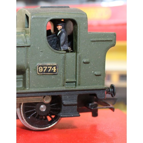 911 - 2 x Collectable Boxed Railway Engines And 4 x Coaches (Two Boxed) By Tri-ang Hornby