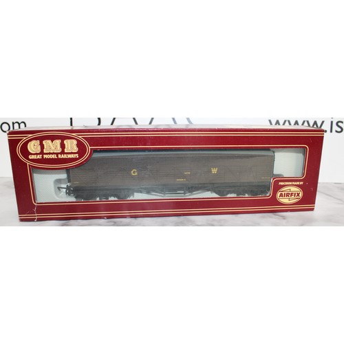 912 - 2 x Boxed Collectable Train Engines By Lima Models And 2 x GMR Carriages  ( Only One Boxed)