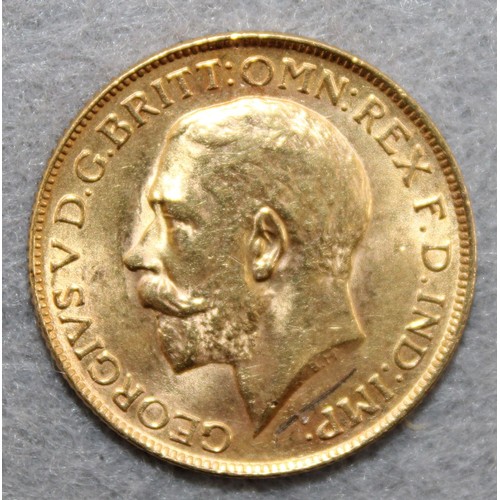 623 - 1927 Gold Full Sovereign Total Weight 8 gms