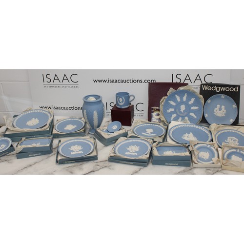 153 - A Quantity Of Collectable Boxed Wedgewood Plates Etc Inc A Vase (Unboxed) 
COLLECTION ONLY