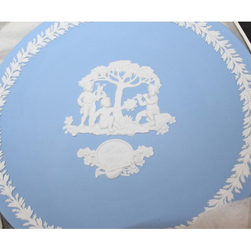 153 - A Quantity Of Collectable Boxed Wedgewood Plates Etc Inc A Vase (Unboxed) 
COLLECTION ONLY