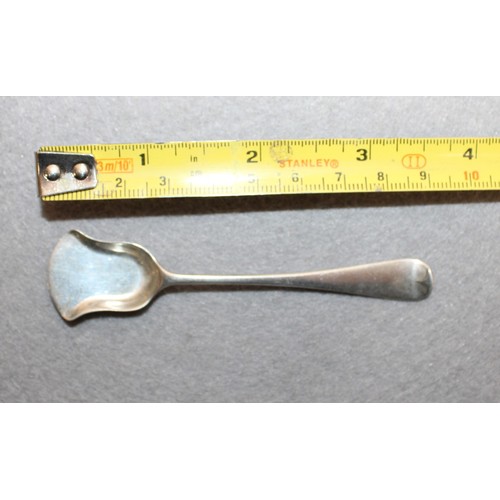 564 - Silver Hallmarked Salt/Condiment Spoon