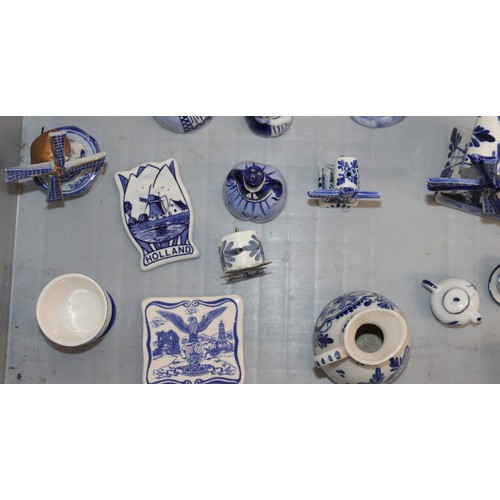 159 - A Selection Of Mainly Dutch Collectable Blue Ceramic Items
COLLECTION ONLY