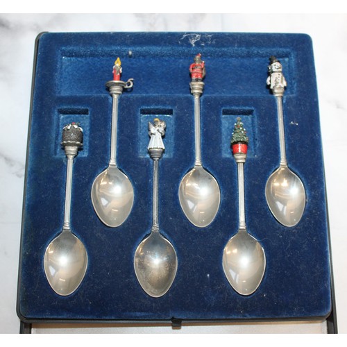 160 - A Large Selection Of Collectable Spoons Most In Display Cases  And Other
Dimensions 43cm x 30cm
COLL... 