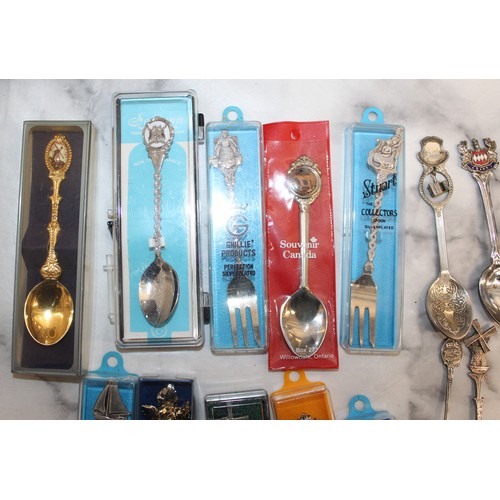 160 - A Large Selection Of Collectable Spoons Most In Display Cases  And Other
Dimensions 43cm x 30cm
COLL... 