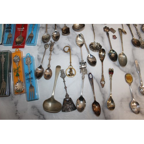 160 - A Large Selection Of Collectable Spoons Most In Display Cases  And Other
Dimensions 43cm x 30cm
COLL... 