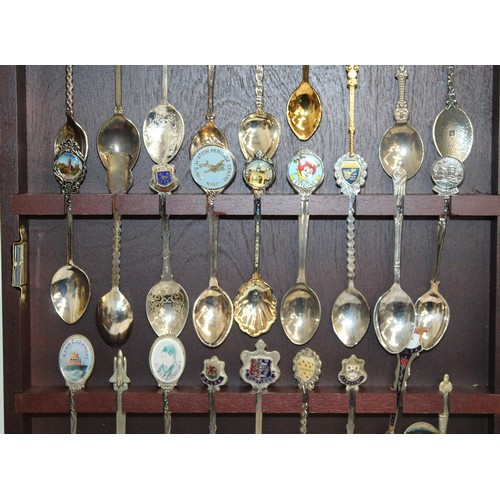 160 - A Large Selection Of Collectable Spoons Most In Display Cases  And Other
Dimensions 43cm x 30cm
COLL... 