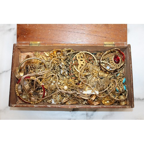 488 - Gold Toned Jewellery Items In Box