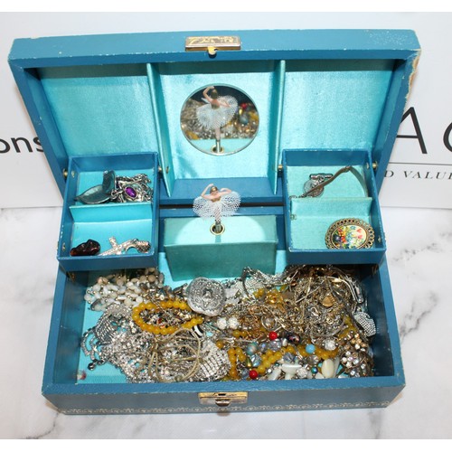 490 - Jewellery Box Containing Mixed Jewellery Items