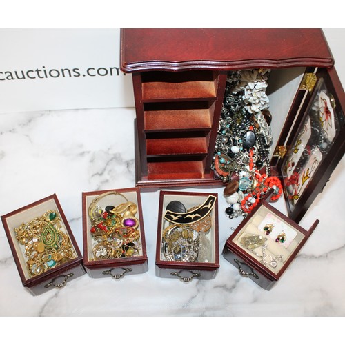 493 - Mixed Jewellery Items In Jewellery Box
Collection Only