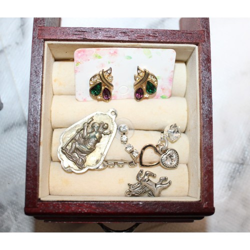 493 - Mixed Jewellery Items In Jewellery Box
Collection Only