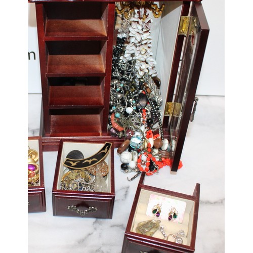 493 - Mixed Jewellery Items In Jewellery Box
Collection Only