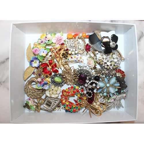 494 - Large Quantity Of Mixed Jewellery Items