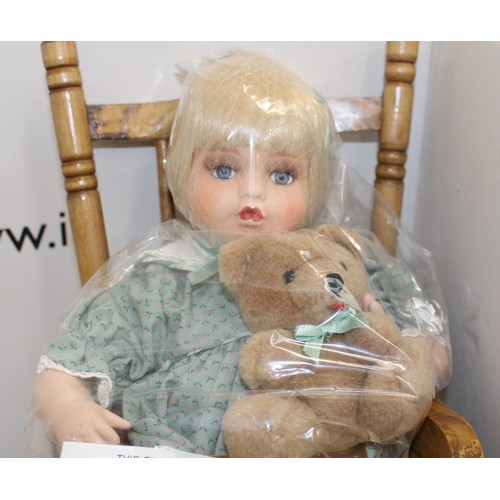 692 - 1 x Collectable, Boxed, Alberon Doll Called Helen