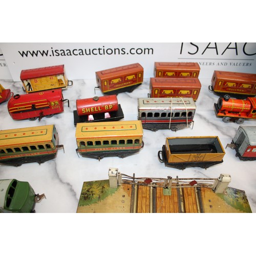 703 - Quantity Of Playworn OO Gauge Engines, Carriages, Track & Crossings 
Various Conditions