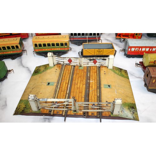 703 - Quantity Of Playworn OO Gauge Engines, Carriages, Track & Crossings 
Various Conditions