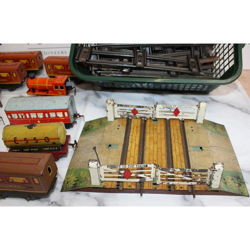 703 - Quantity Of Playworn OO Gauge Engines, Carriages, Track & Crossings 
Various Conditions