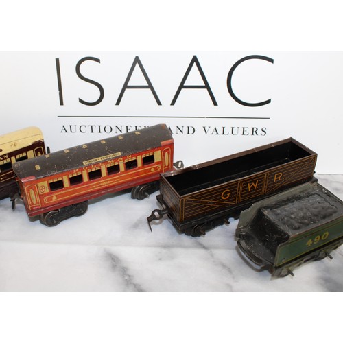 707 - A Selection Of Collectable OO Gauge Tin Railway Engine And Carriages