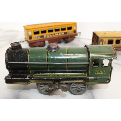 707 - A Selection Of Collectable OO Gauge Tin Railway Engine And Carriages