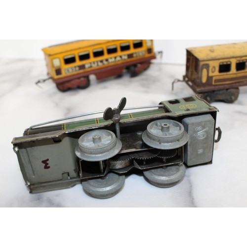 707 - A Selection Of Collectable OO Gauge Tin Railway Engine And Carriages