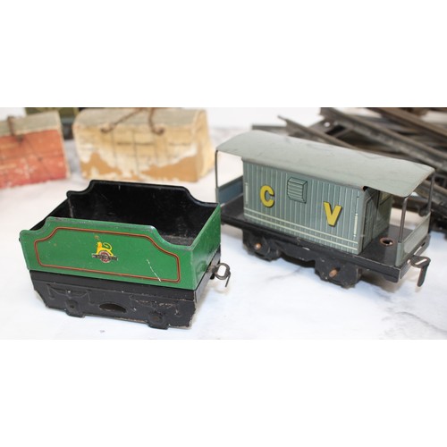 708 - A Selection Of Collectable OO Guage Carriages And Track In Various Conditions