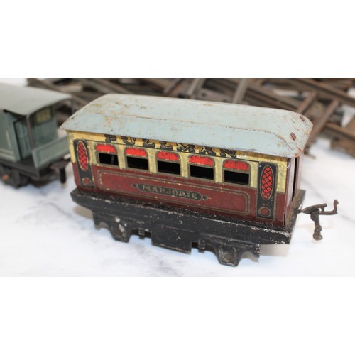 708 - A Selection Of Collectable OO Guage Carriages And Track In Various Conditions