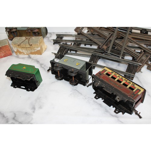 708 - A Selection Of Collectable OO Guage Carriages And Track In Various Conditions