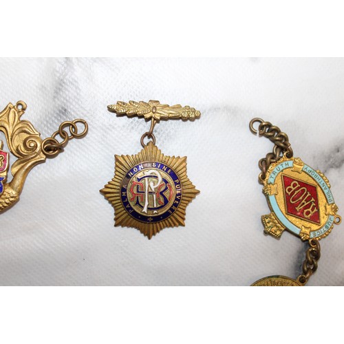 518 - Collectable Vintage Masonic Decorative Belt Insignia & Badge