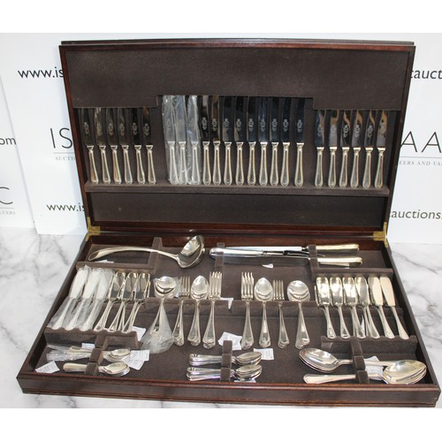 65 - Vintage Wooden Boxed 128 Piece Setting Canteen Of Cutlery
Dimensions 76.5cm x 46cm
COLLECTION ONLY...