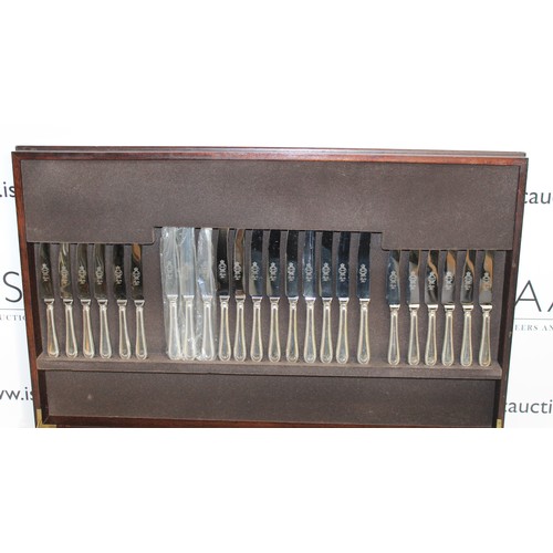 65 - Vintage Wooden Boxed 128 Piece Setting Canteen Of Cutlery
Dimensions 76.5cm x 46cm
COLLECTION ONLY