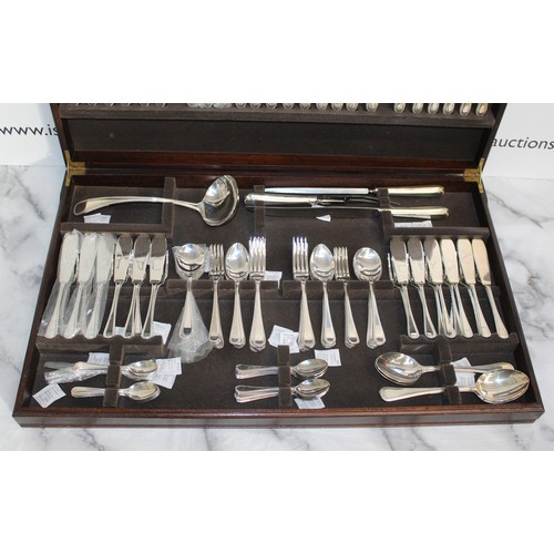 65 - Vintage Wooden Boxed 128 Piece Setting Canteen Of Cutlery
Dimensions 76.5cm x 46cm
COLLECTION ONLY